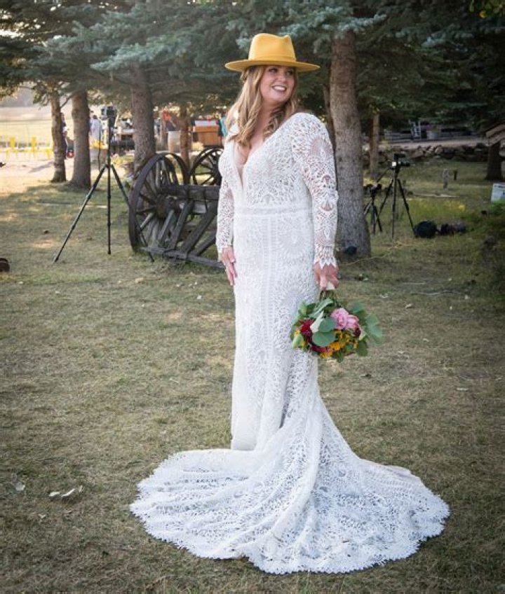 Sara Moonves Stylist, Actor, Wedding, Jeff Henrikson, Les Moonves, College, and Net Worth