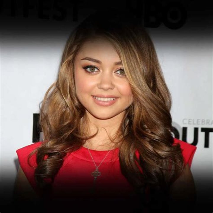 Sarah Hyland - Bio, Age, Net Worth, Height, Nationality, Body Measurement, Career |