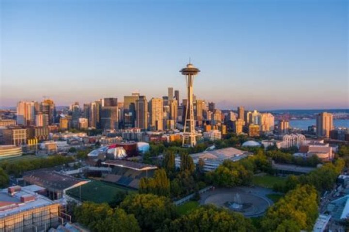 Seattle's only Gentlemen's Club that offers exotic dancers , a full bar