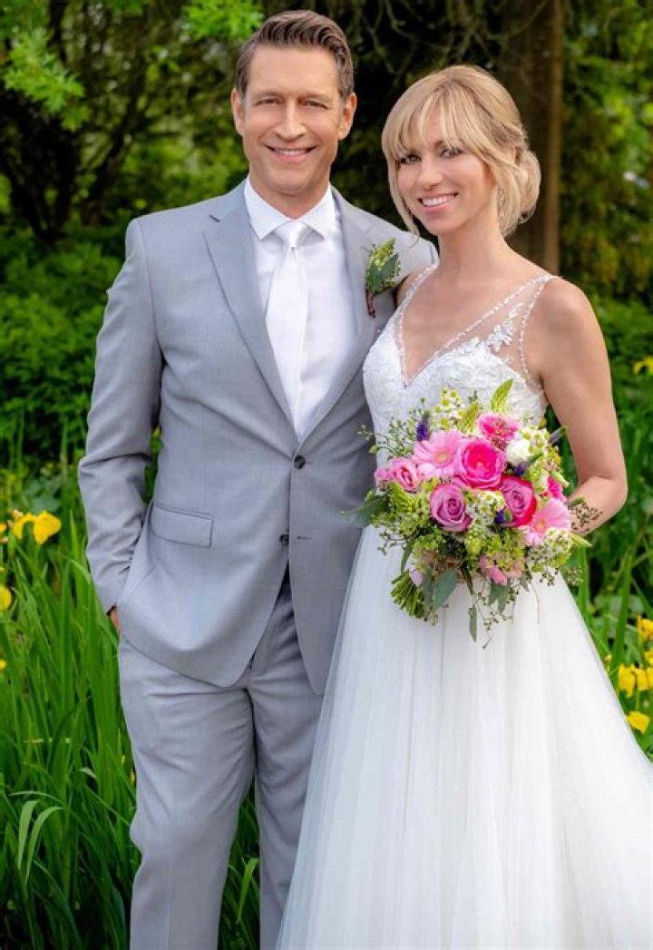 See Debbie Gibson in Her 'Wedding of Dreams' Wedding Dress