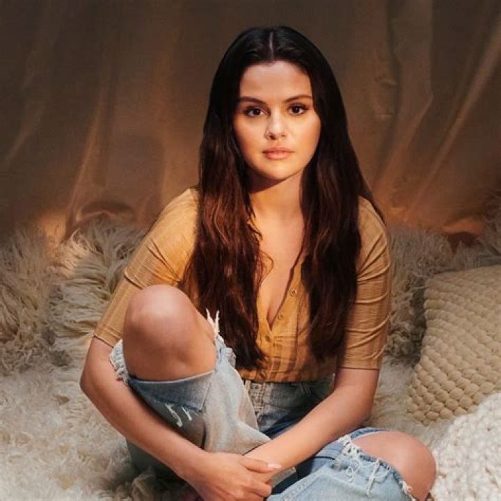 Selena Gomez Movie Date with Pregnant Mom Mandy! Photo 2883388 Pregnant Celebrities, Selena