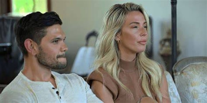Shaina and Shaynes wandering eyes have us questioning their relationship Mon 14 February 202 |