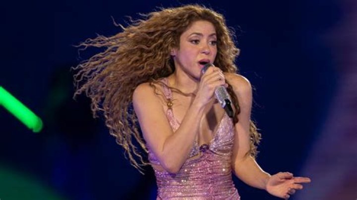 Shakira has dyed her hair red see Instagram snap!