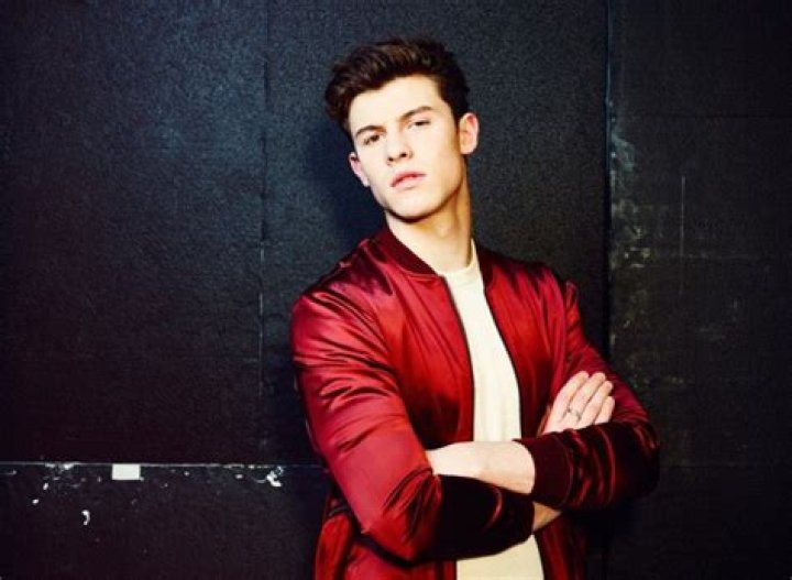 Shawn Mendes weight, height and age. We know it all!