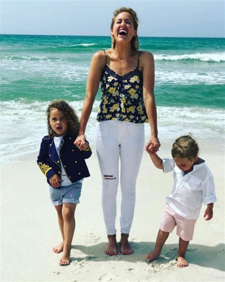 Sierra Hull Bio,Wiki,Age,Family, Musician, Recordings, Songs, Albums, and Net Worth.