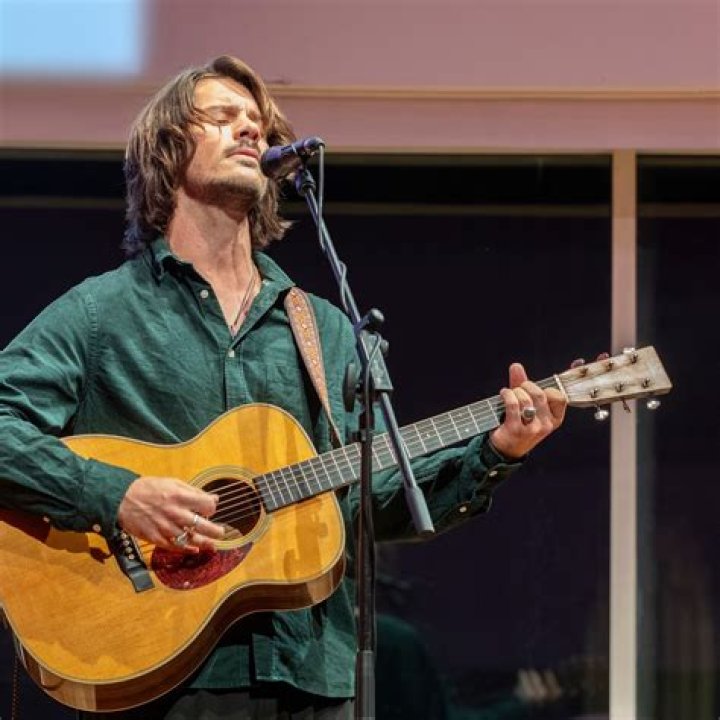 Singer-songwriter, Raccoon-cooper