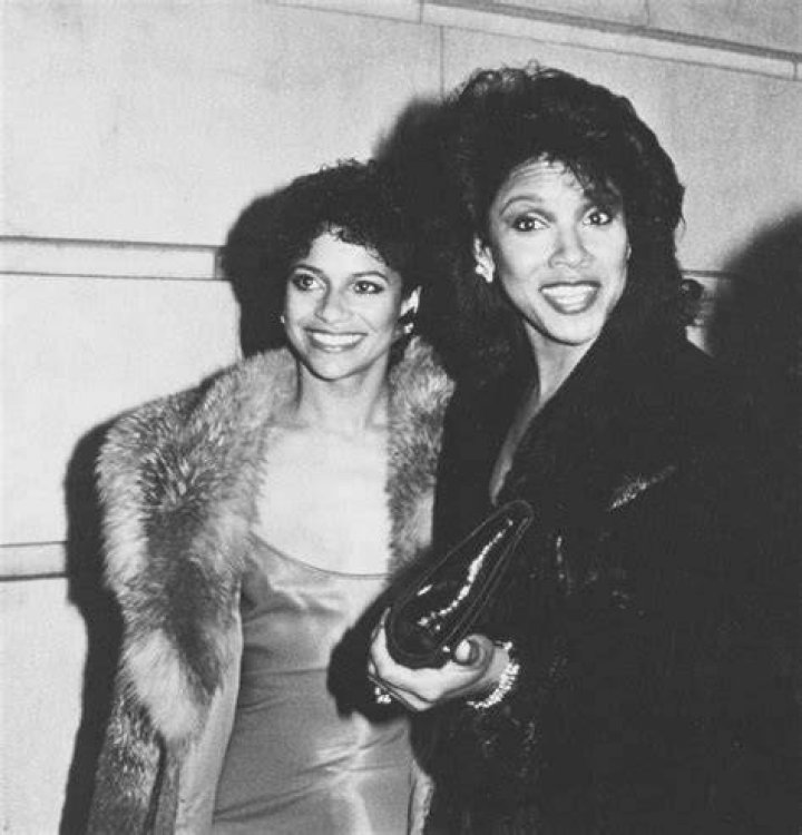 Sisters Debbie Allen and Phylicia Rashad Sing & Dance While Spending