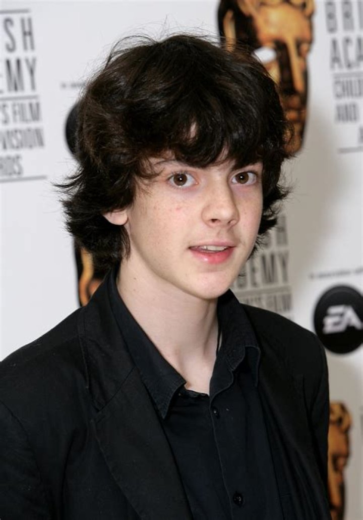 Skandar Keynes Bio, Wiki, Age, Height, Family, Wife, Henley