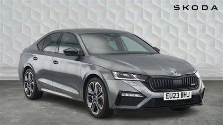 SKODA Octavia vRS Hatch (2017) 2.0 TSI vRS 245