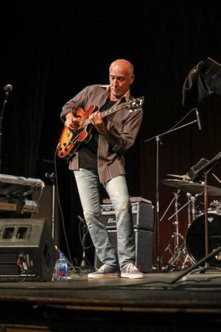 Slideshow Larry Carlton Multimedia