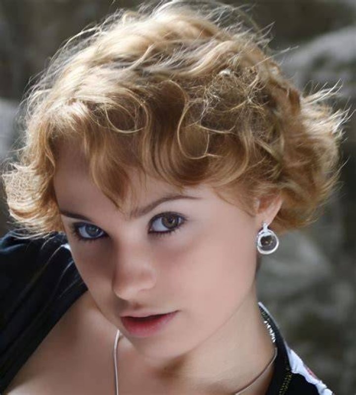 Sofia Jamora (Model) Wiki, Bio, Age, Height, Weight, Measurements