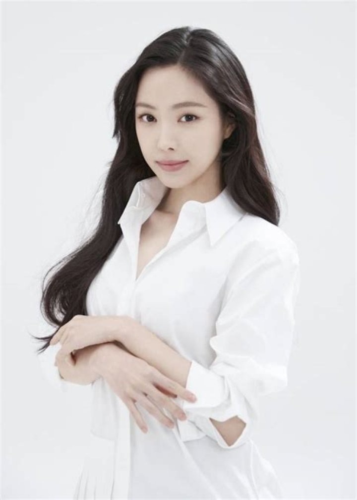 Son Na Eun generasia