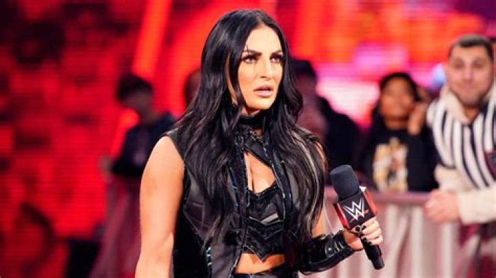 Sonya Deville (Wrestler) - Age, Birthday, Bio, Facts, Family, Net Worth, Height & More