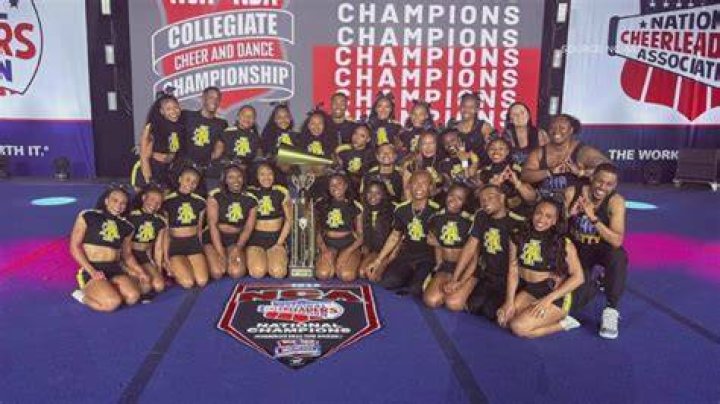 Southwestern University cheerleader r/cheerleaders