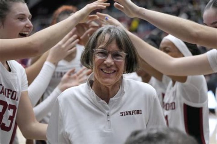 Stanford coach Tara VanDerveer ties Pat Summitt’s record for wins