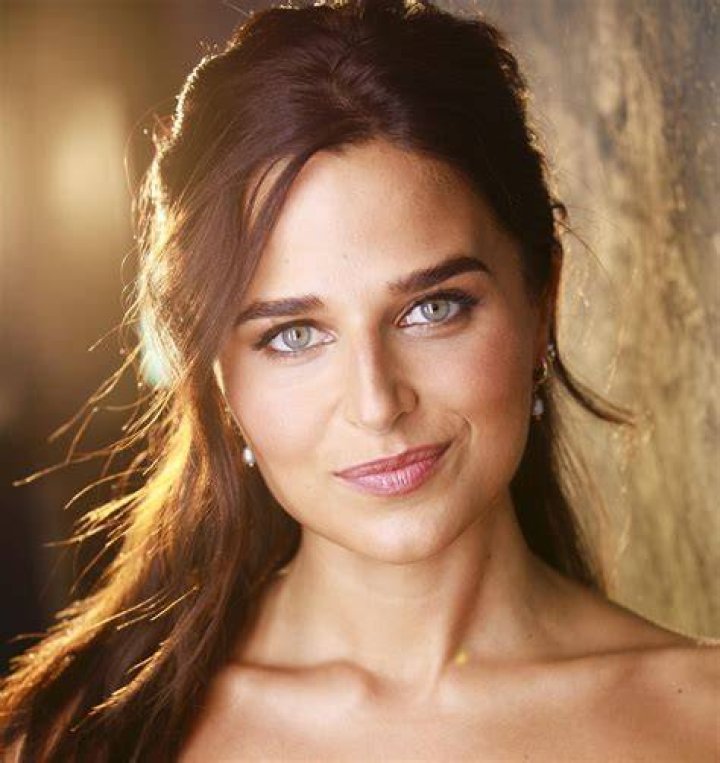 Stephanie Nur Wiki, Bio, Age, Ethnicity, Married, Eye Color, Net Worth