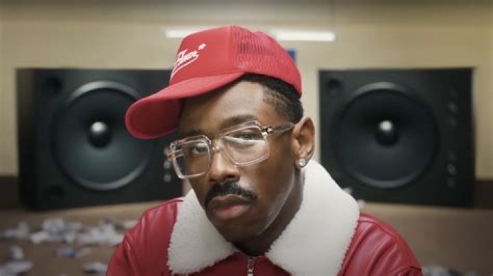Summer Walker Warns Lil Uzi Vert To "Stop Playin'" With The Devil ·