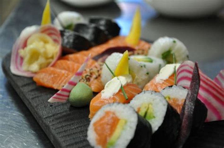 SUSHI FUMI THONES THONES Japonaise cuisine pr&egrave;s de moi R&eacute;server