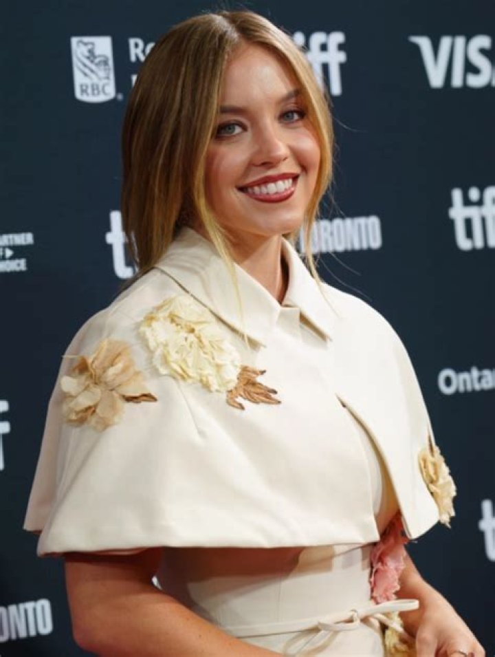 Sydney Sweeney Biography, Age, Height, Affairs, Net Worth StarsWiki