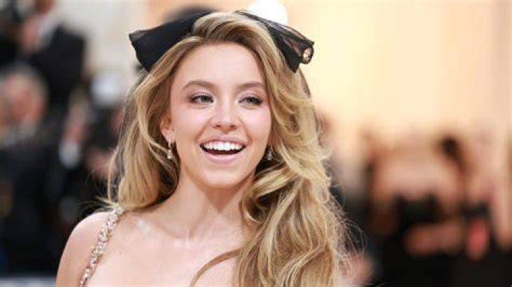 Sydney Sweeney is Pretty in Pink at 2023 Met Gala |