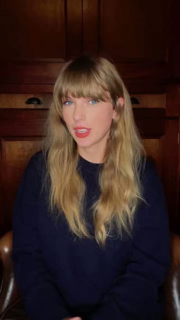 Taylor Swift on Twitter "4.26… " Taylor Swift Cat, Live Taylor, Red