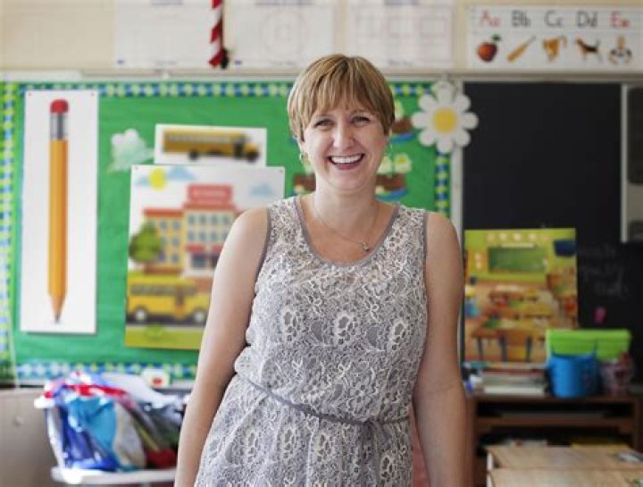 Teacher goes to school in wedding dress before getting married to see