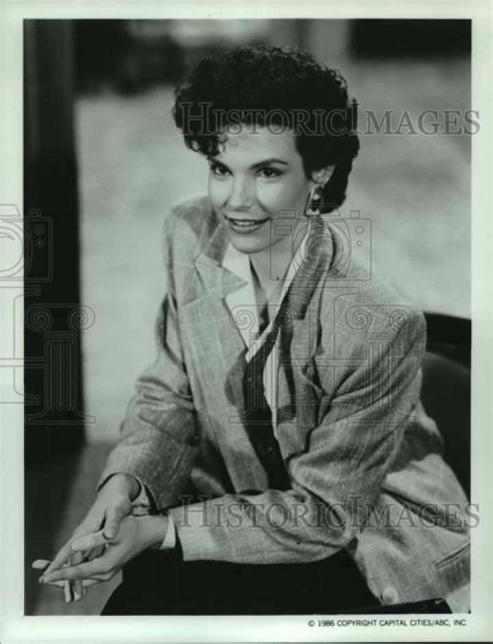 Terri Garber as Leslie Carrington. Celebrities, Actresses, Beautiful