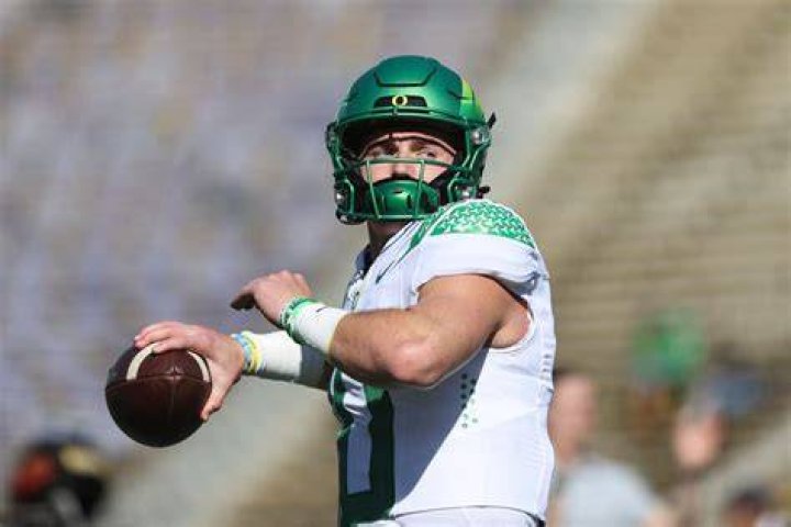 The Bo Nix experience will continue at Oregon for one more season. In a