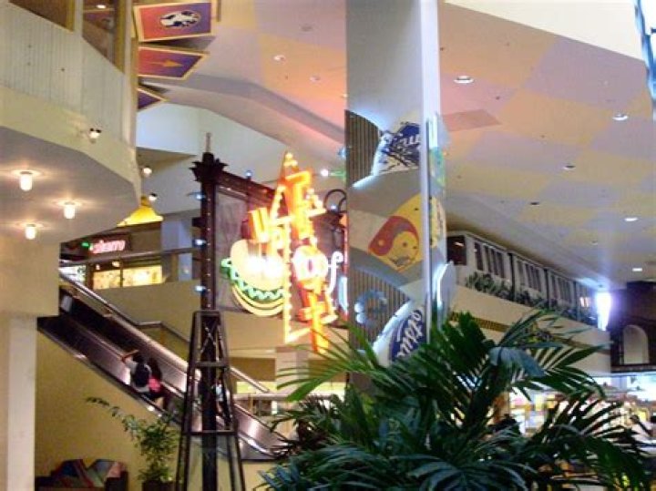 The Mallmanac Malls of my Youth Pearlridge Center, Aiea, HI