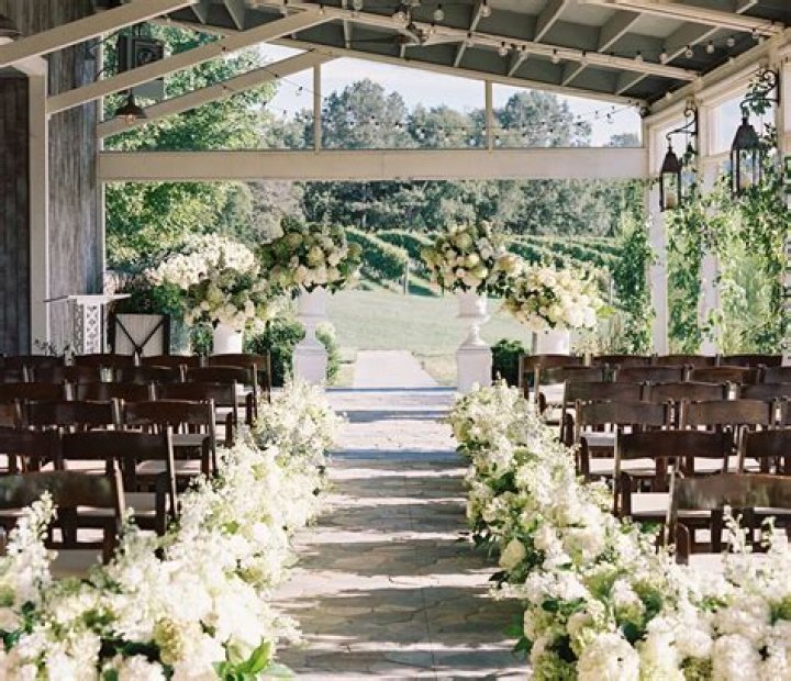 This Indiana Farm Wedding Has Classic Elegance with Rustic Touches The