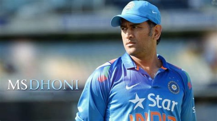 This Picture Of MS Dhoni And ExGirlfriend Priyanka Are Going Viral