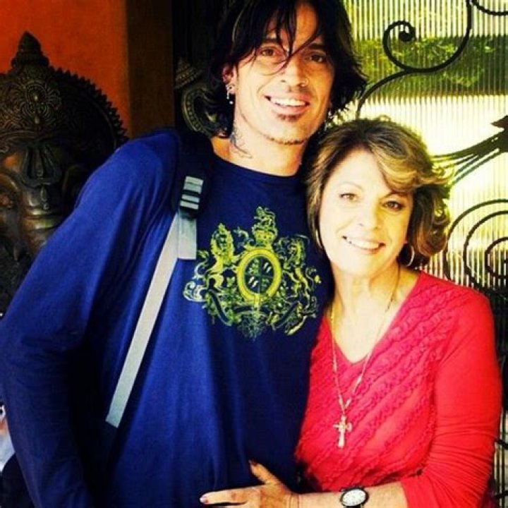 TOmmy Lee and his Mom Tommy lee, Tommy lee motley crue, Greek girl