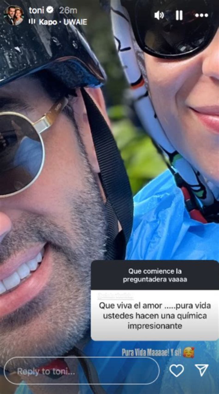 Toni Costa cuando su novia Evelyn Beltrán participó en concursos de