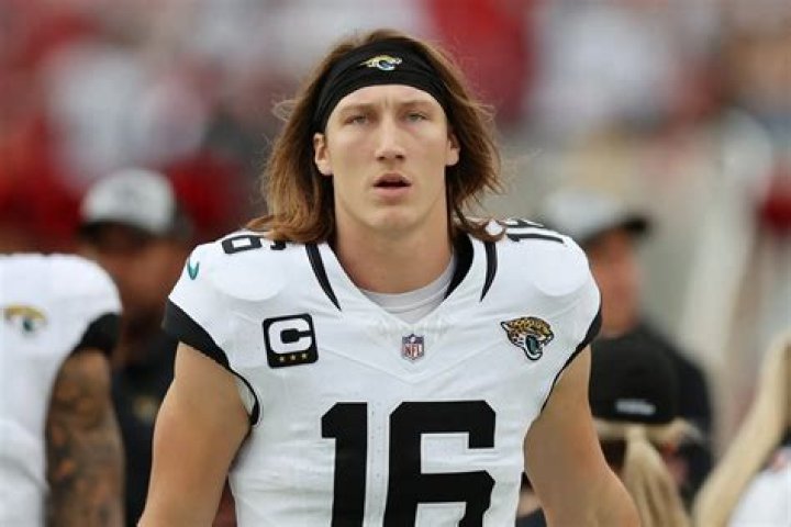 Trevor Lawrence's wife celebrates birthday with champagne bash