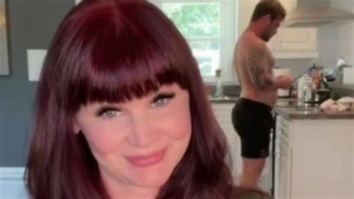 UK sugar mama gives toyboy partner 20k a month allowance Townsville