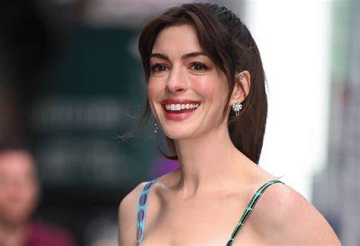 Uncover Surprising Secrets: Anne Hathaway's Height Revealed!