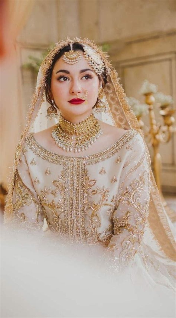 Uncover The Enchanting World Of Hania Amir: Discoveries And Insights Await