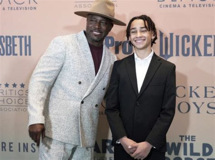 Uncover The Story Of Idina Menzel's Son: Walker Diggs