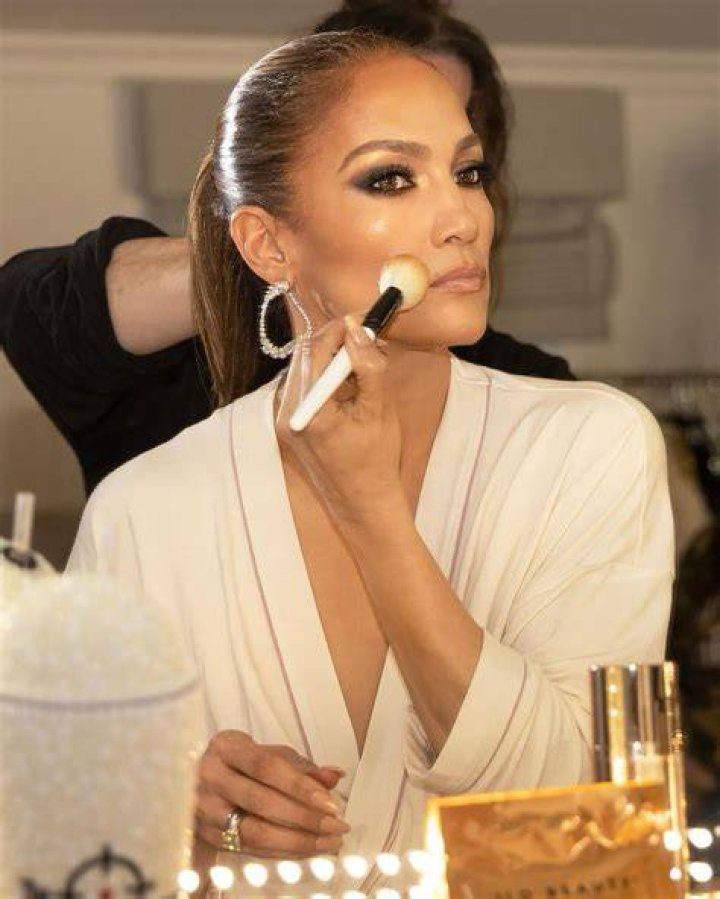 Unveiling The Confidence Revolution: Jennifer Lopez's Makeup-Free Journey