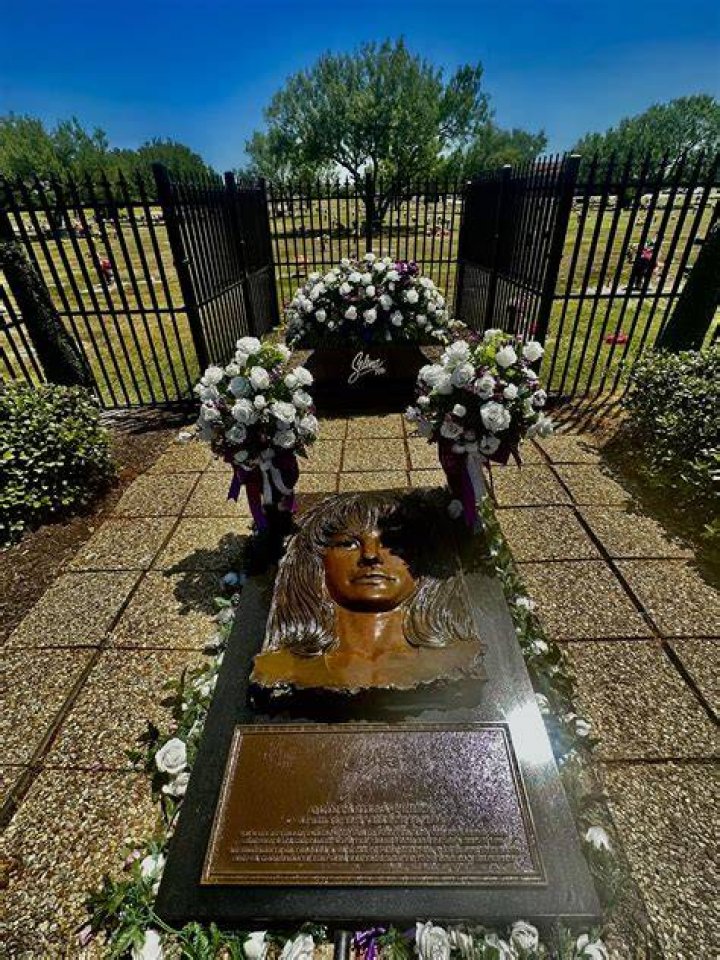 Unveiling The Cultural Impact Of Selena's Funeral: A Journey Of Discovery