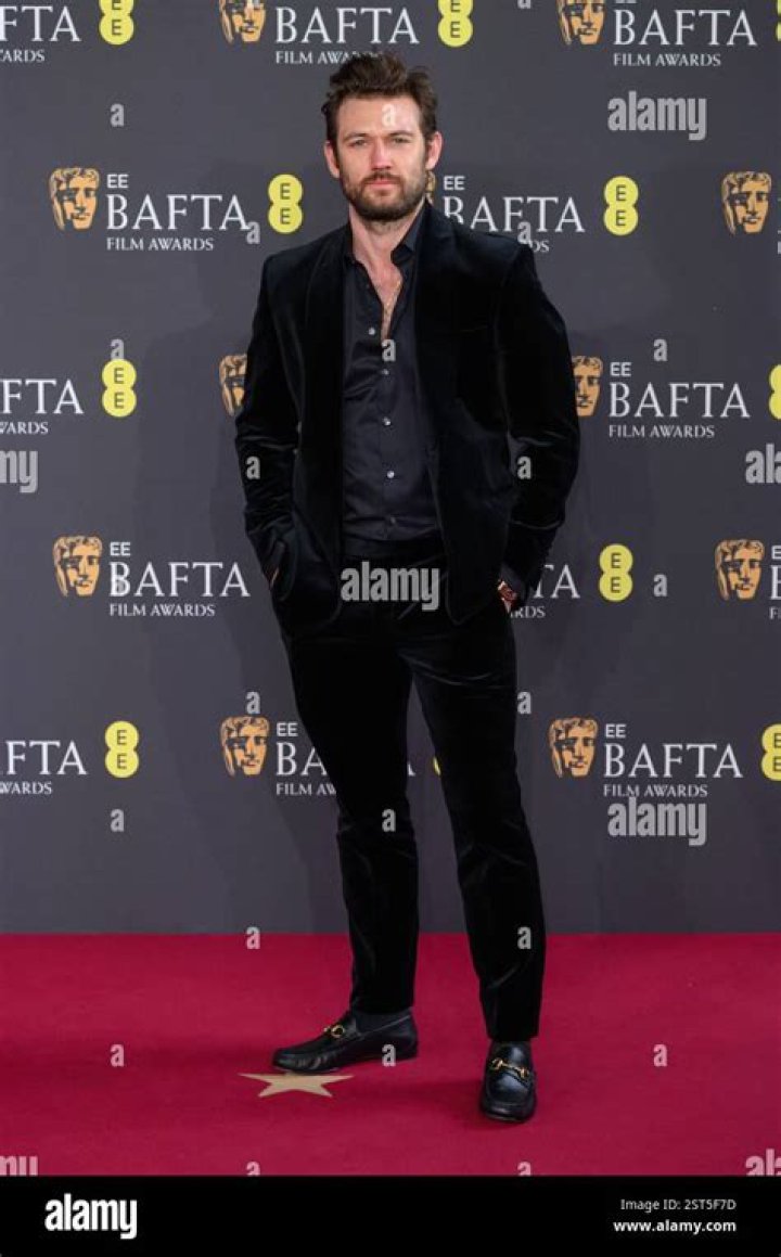 Unveiling The Enigma: Alex Pettyfer's Height Unraveled