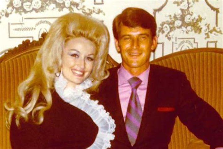 Unveiling The Secrets: Dolly Parton's Height Unraveled