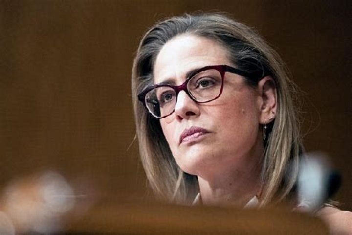 U.S. Sen. Kyrsten Sinema of Arizona leaves Democratic Party, registers