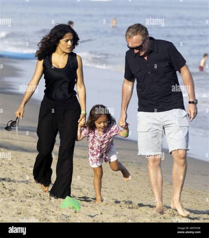 Valentina Paloma Pinault Wiki, Age (Salma Hayek Daughter) Bio, Facts 5 Valentina Paloma Pinault with Salma Hayek (Mother)