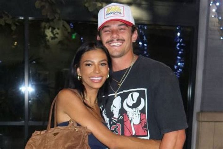 Vanessa from Love Lives of Riverdale Stars E! News