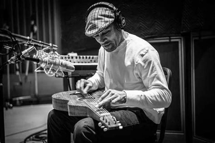 Video Lesson Ben Harper Teaches His 1 Anthem &ldquo;Better Way&rdquo; Acoustic