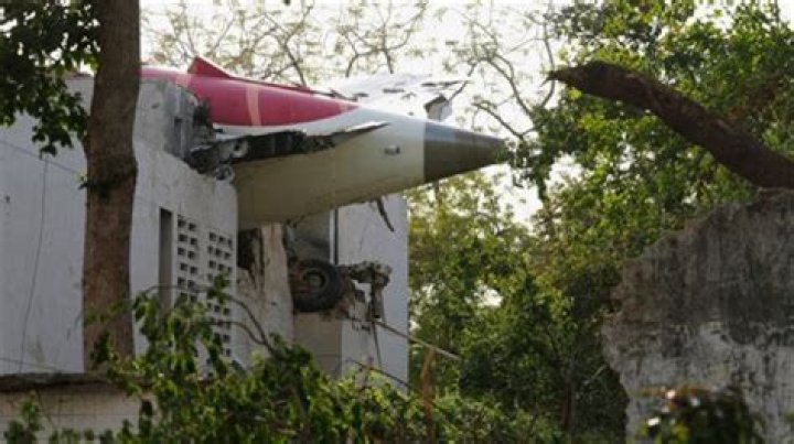 Was Ronnie Dunn In A Plane Crash What Happened To His Face? Singer’s