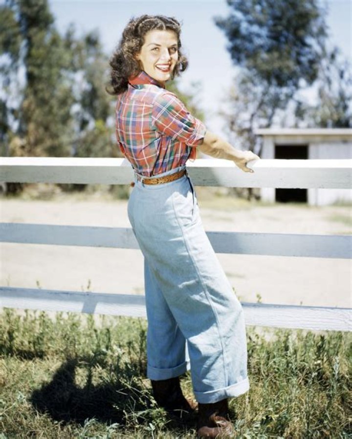 What Jeans Looked Like the Year You Were Born Mid 2000s fashion