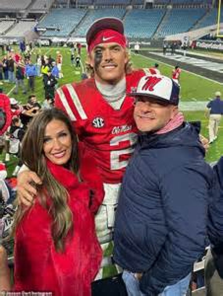 Who Are Brandon Dart and Kara Dart? Jaxson Dart Parents Age Gap And Family Ethnicit |