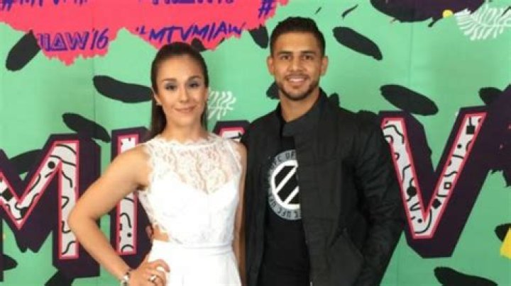Who is Alexa Grasso girlfriend of Yair Rodriguez, her age, height